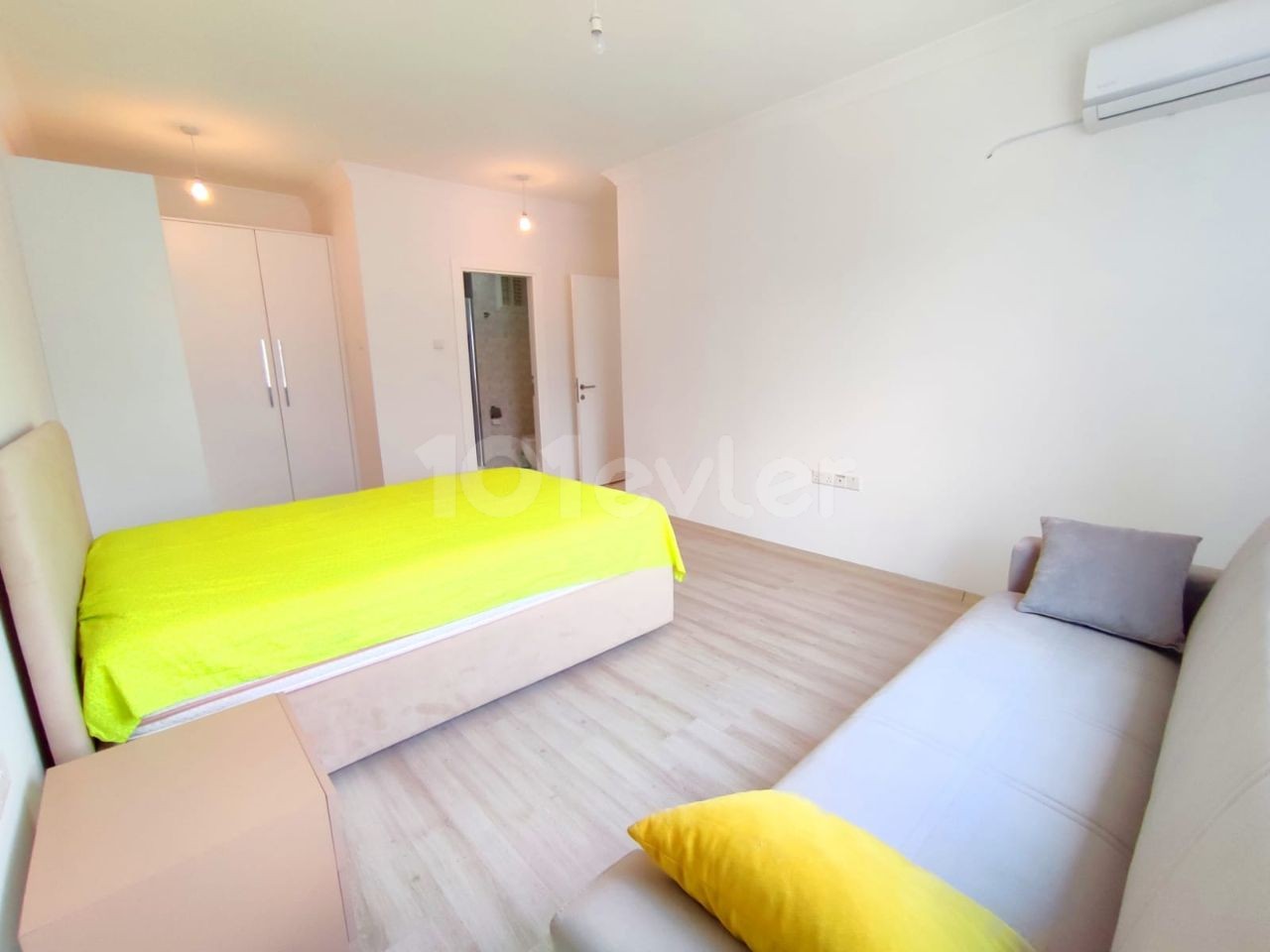 Ensuite 3 Schlafzimmer Penthouse Zur Miete Im Zentrum Von Kyrenia ** 