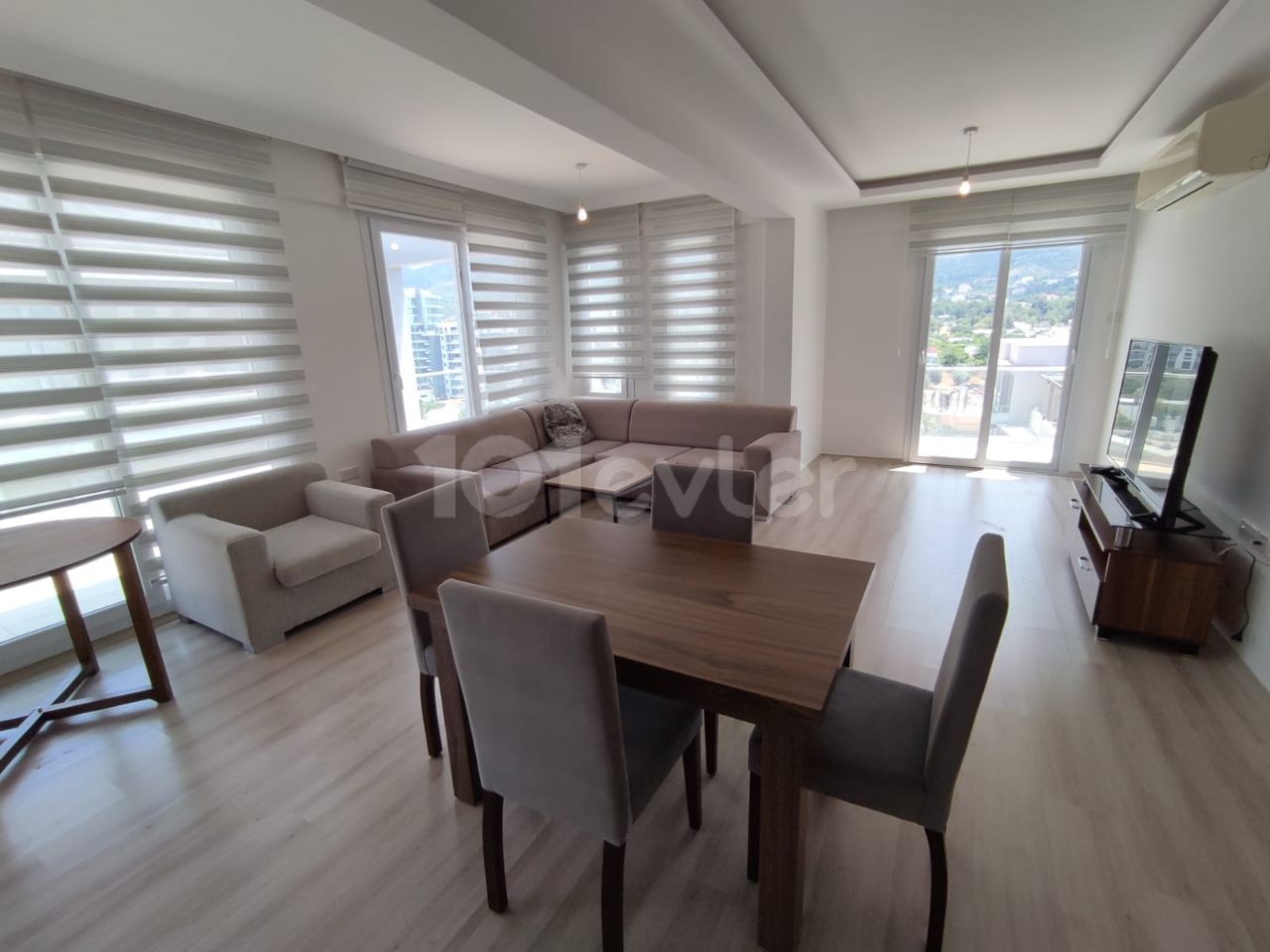 Girne Merkez de Muazzam Dağ ve Deniz manzaralı 3+1 Penthouse 