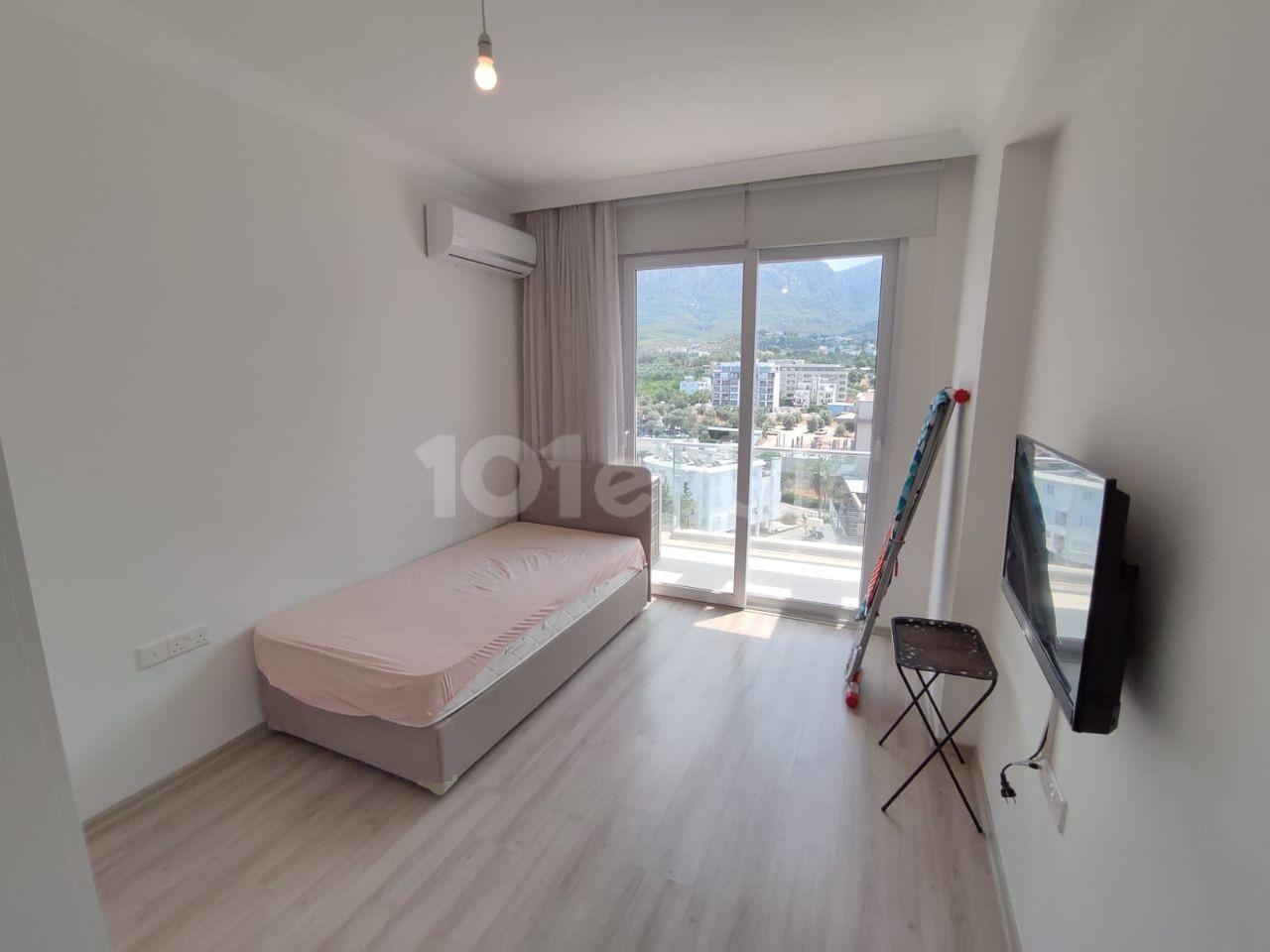 Girne Merkez de Muazzam Dağ ve Deniz manzaralı 3+1 Penthouse 