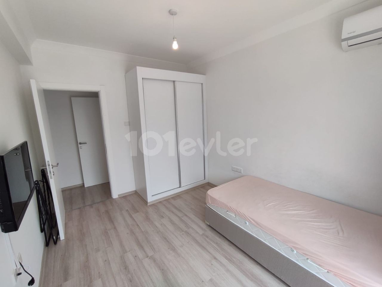 Girne Merkez de Muazzam Dağ ve Deniz manzaralı 3+1 Penthouse 