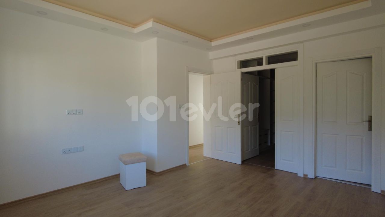 5+1 VILLA ZUM VERKAUF IN ZYPERN KYRENIA KARAOGLANOGLUN KOMPLETT RENOVIERT ** 