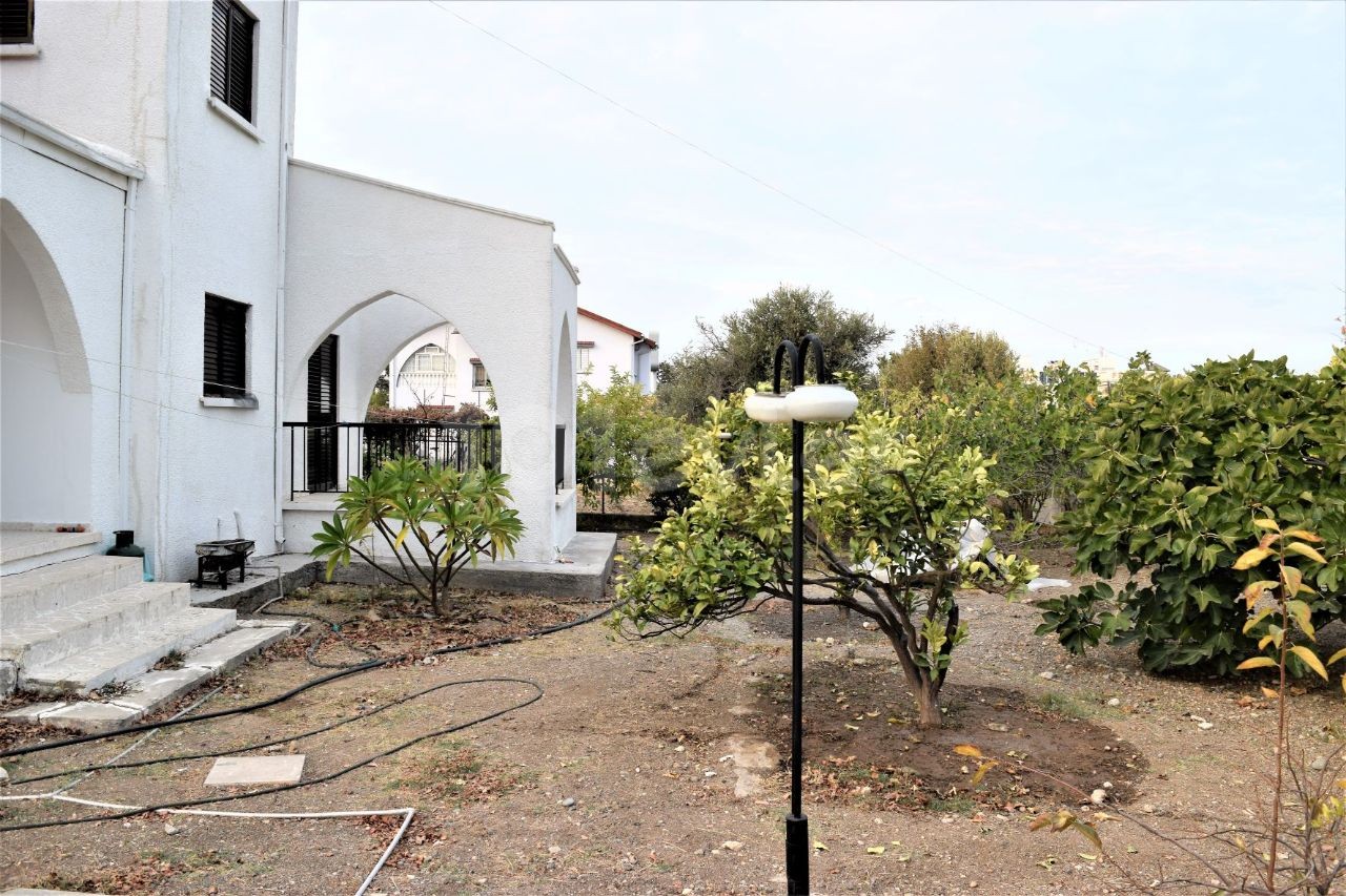 Отдельный дом в аренду с просторным садом 4+1 в Кирении Озанкей ** 