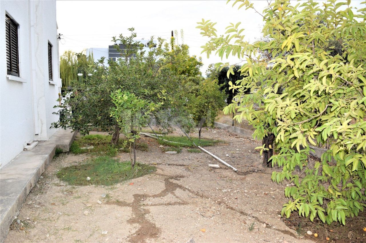 4+1 Einfamilienhaus Mit Großem Garten In Kyrenia Ozanköy ** 