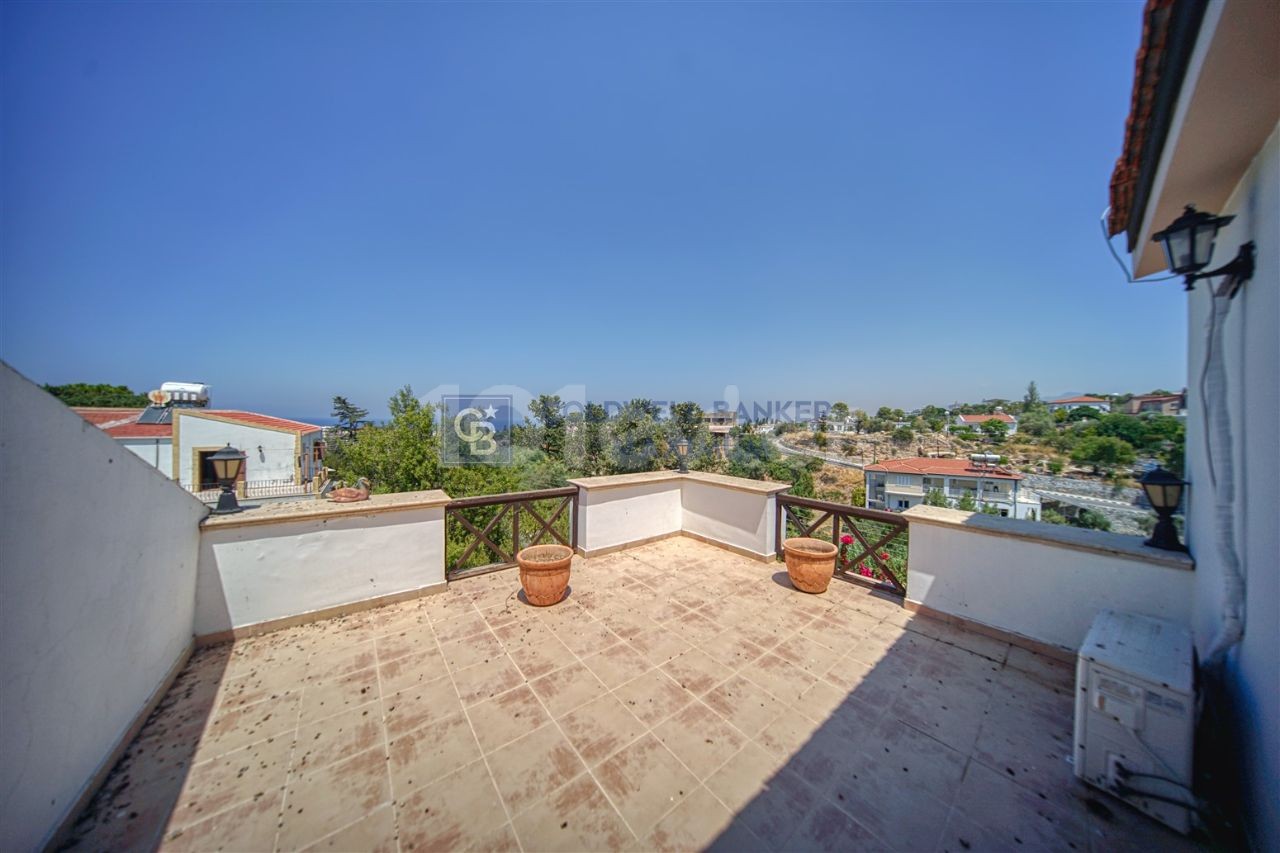 4 + 1 Villa Zum Verkauf In Kyrenia Chatalköy ** 