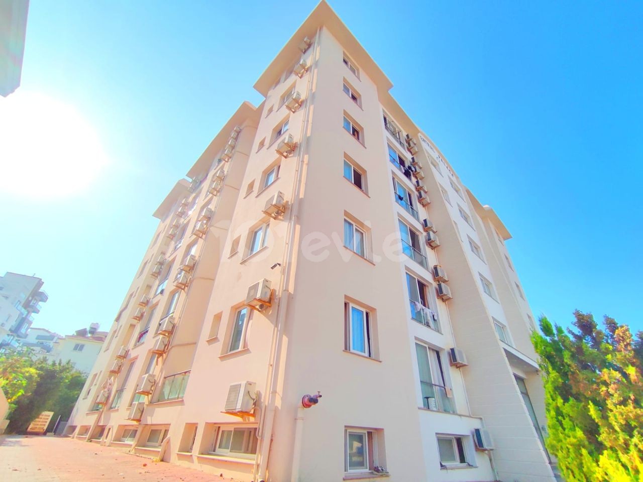 Girne Merkezde Müthiş Manzaralı Lüks 1 Yatak Odalı Penthouse 