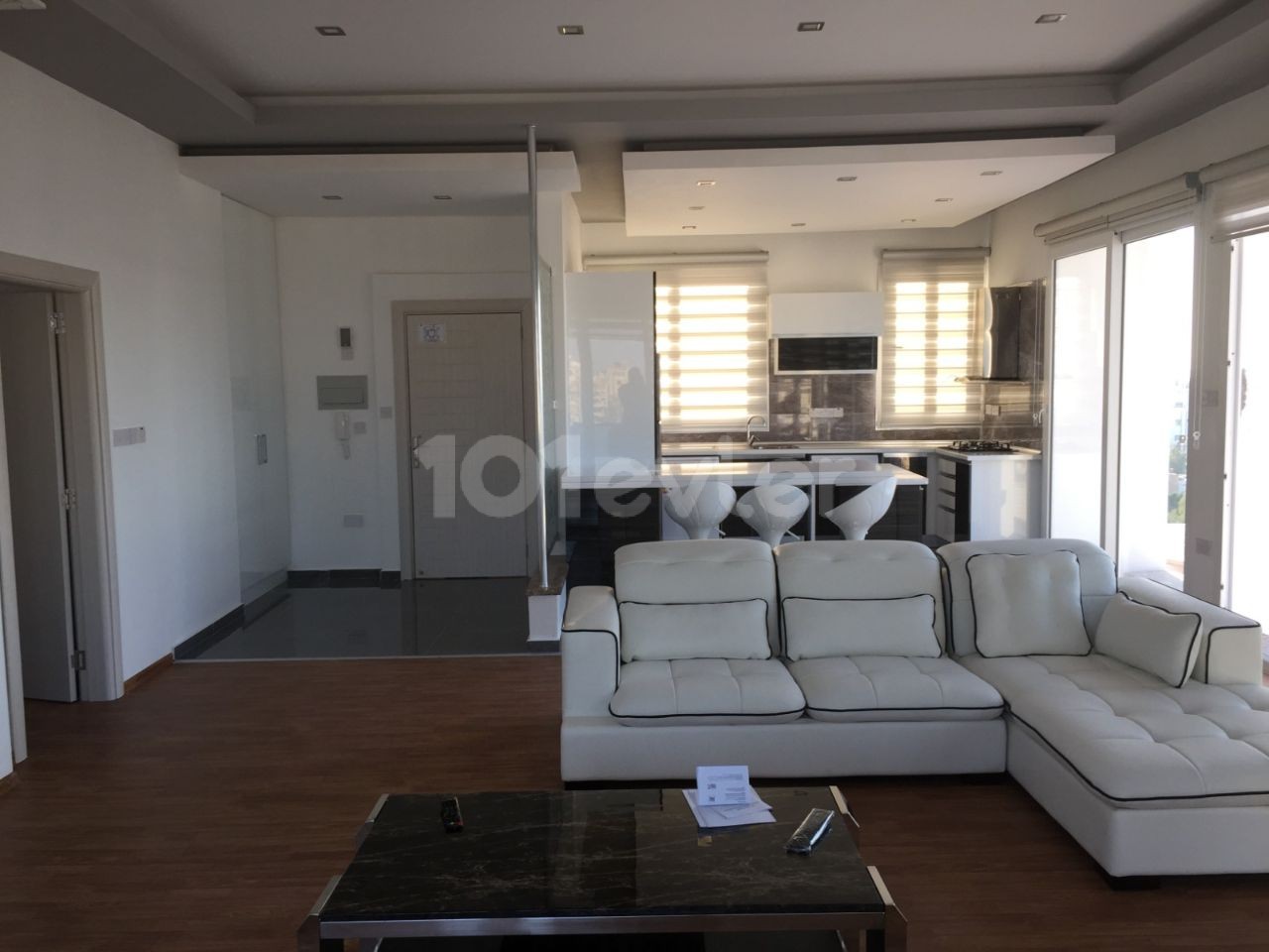 Girne Merkezde Müthiş Manzaralı Lüks 1 Yatak Odalı Penthouse 