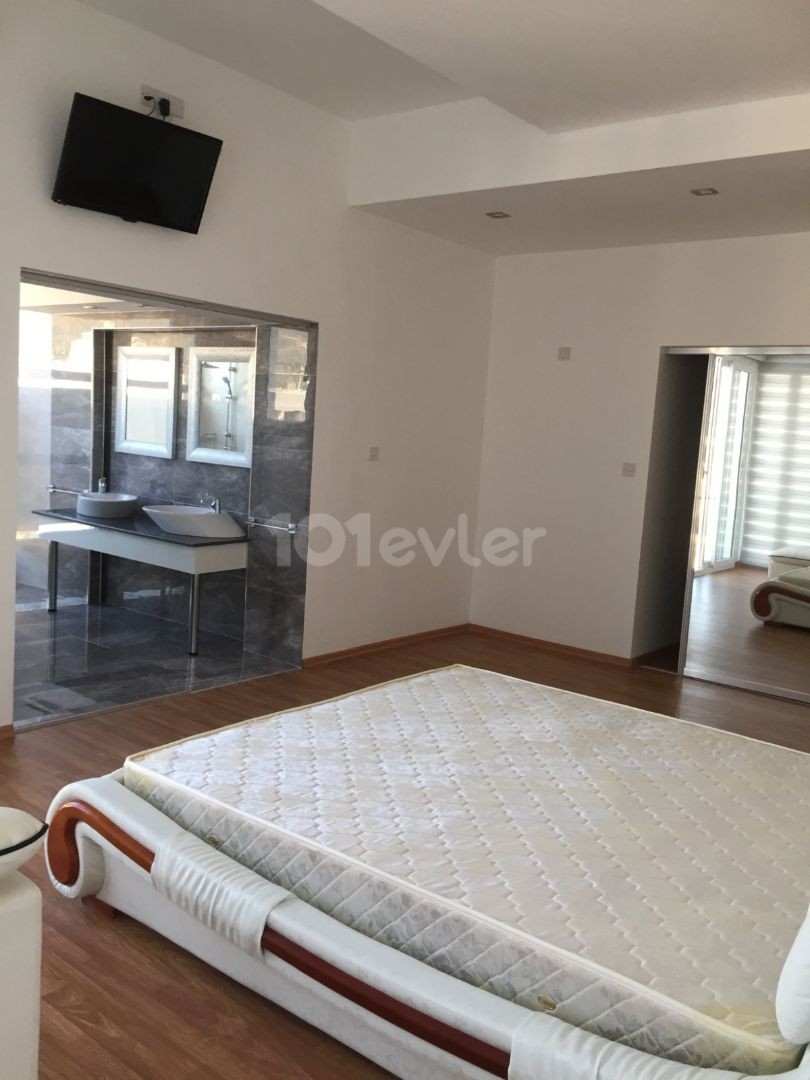 Luxurious 1 Bedroom Penthouse with Stunning View in the Center of Kyrenia