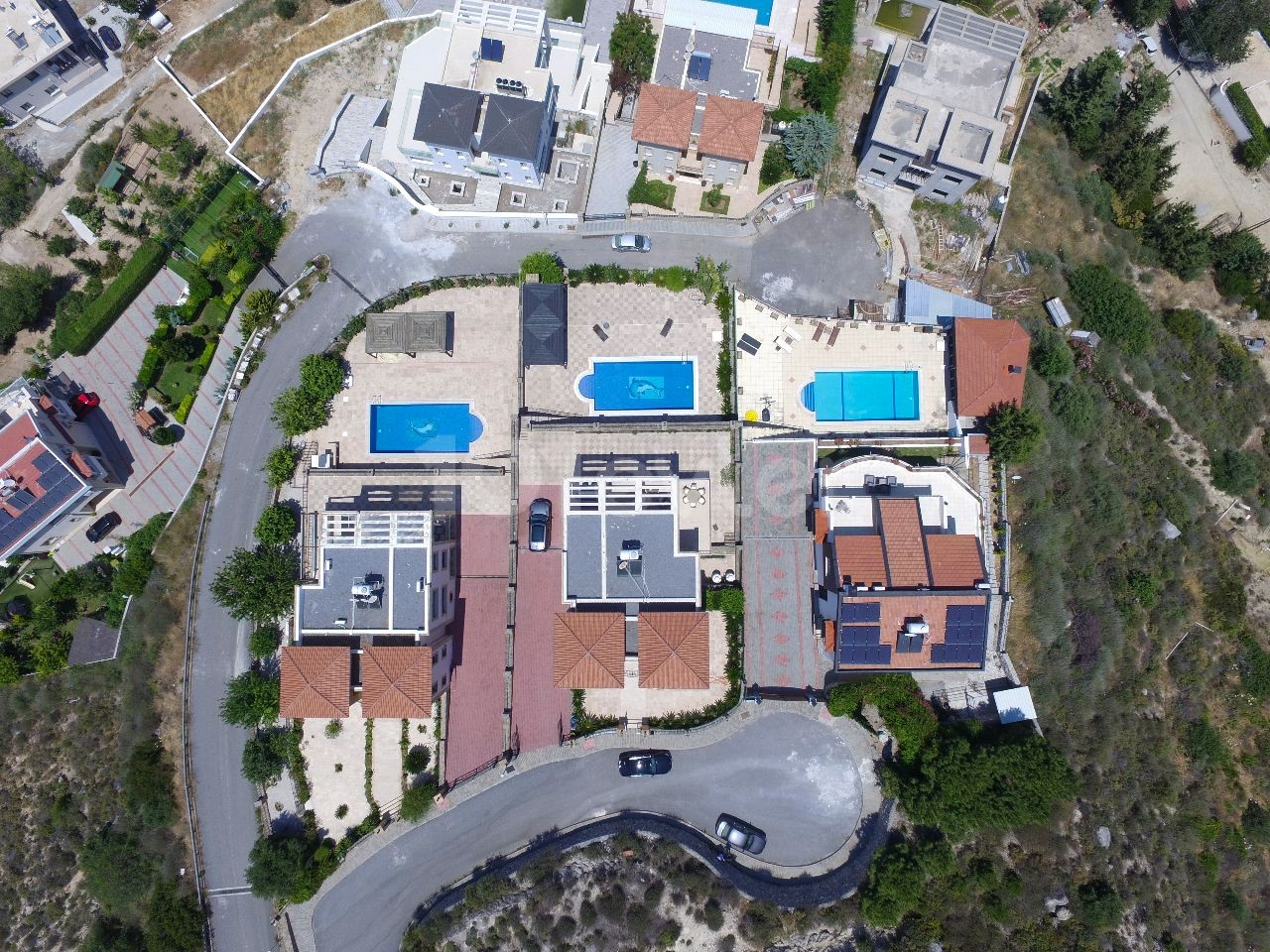 Girne Bellapais Bölgesinde Kesilmez Deniz Manzaralı Satılık Triplex Lüks Villa