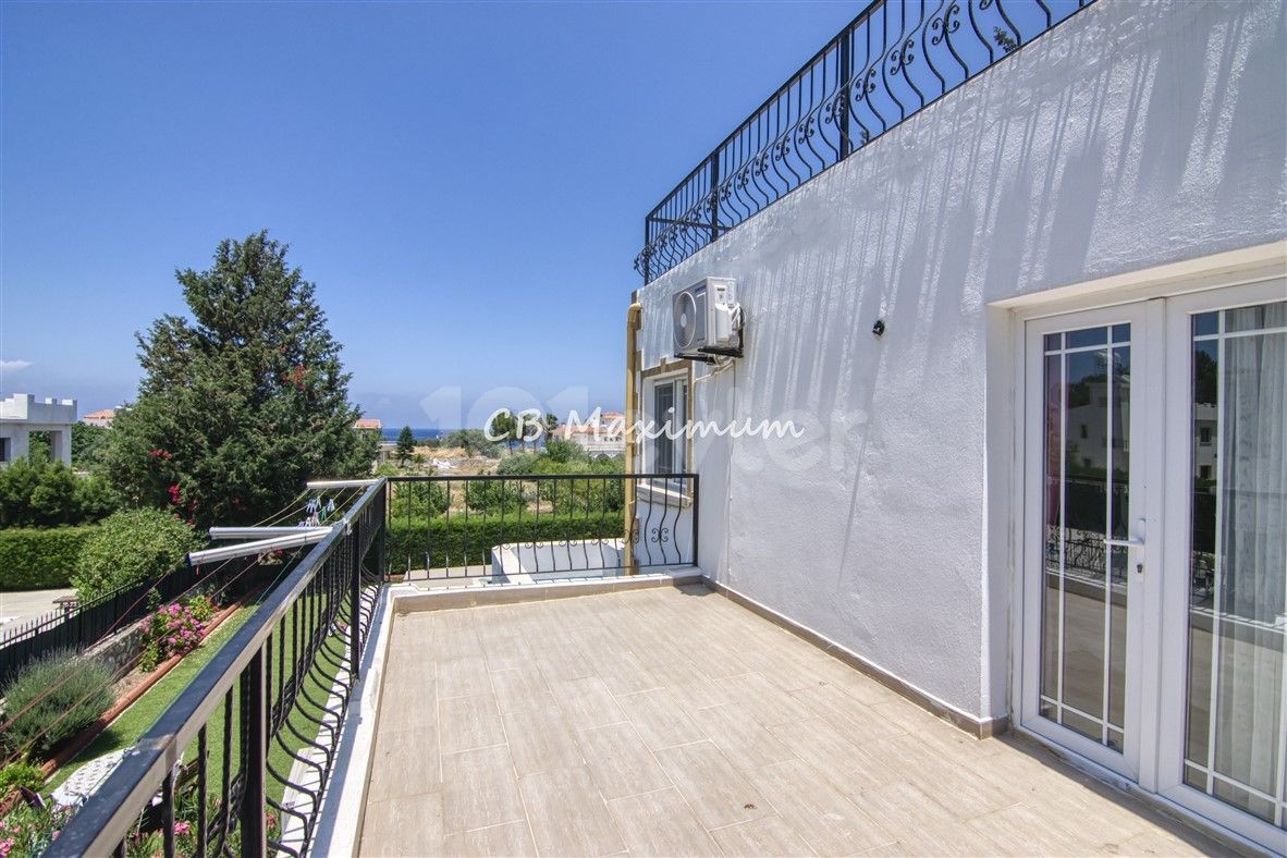 700 m2 Grundstück zum Verkauf in Kyrenia Karsiyaka 4 + 1 Villa mit privatem Pool ** 