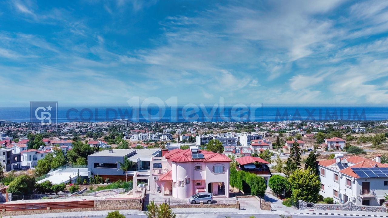 Kıbrıs Girne Satılık Ödüllü Tasarım 4+1 Villa