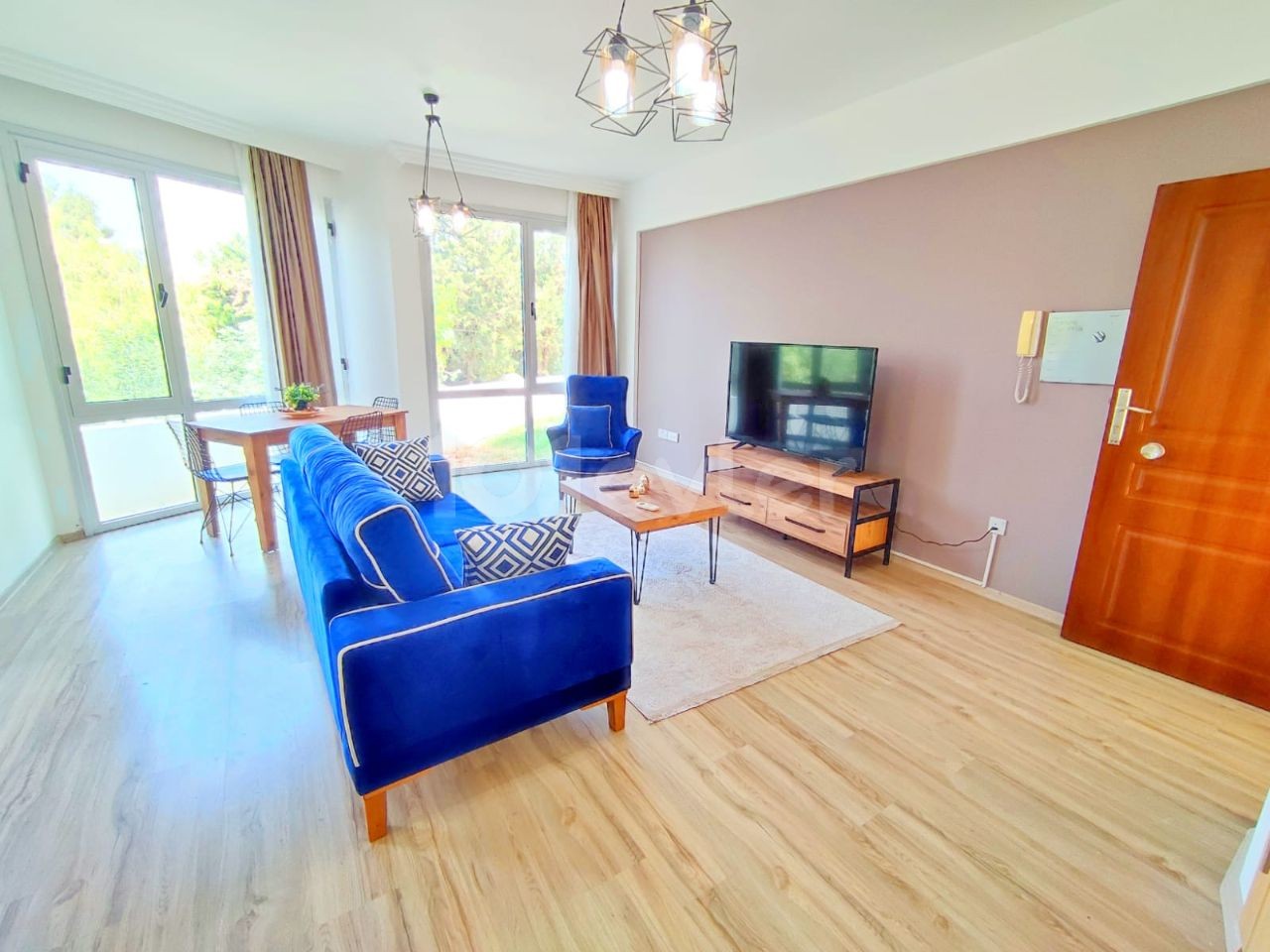 Luxury and Newly Furnished 2 + 1 Rental Apartment in the Center of Kyrenia ** 