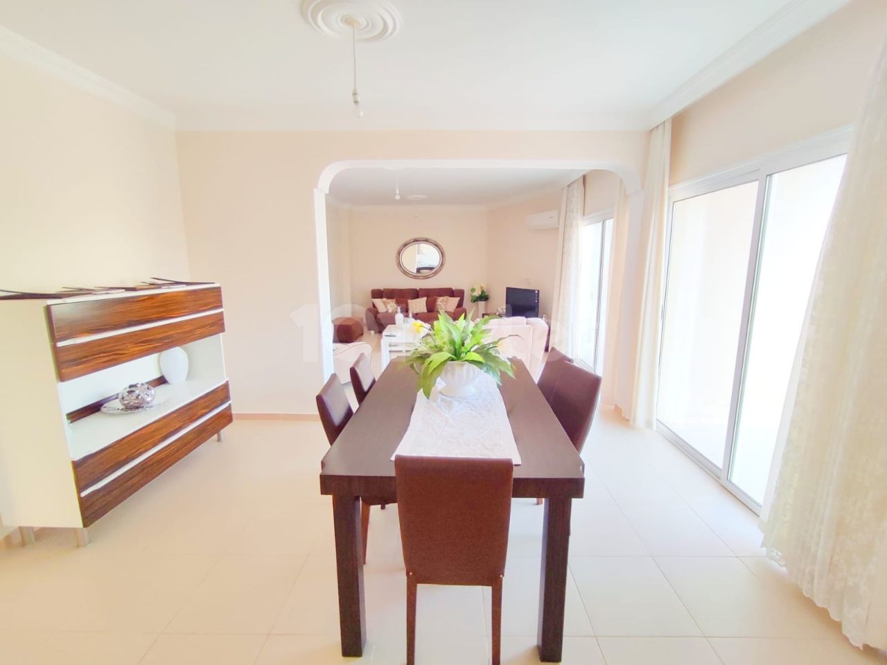 Girne Merkezde Geniş Ensuite 3 Yatak Odalı Daire