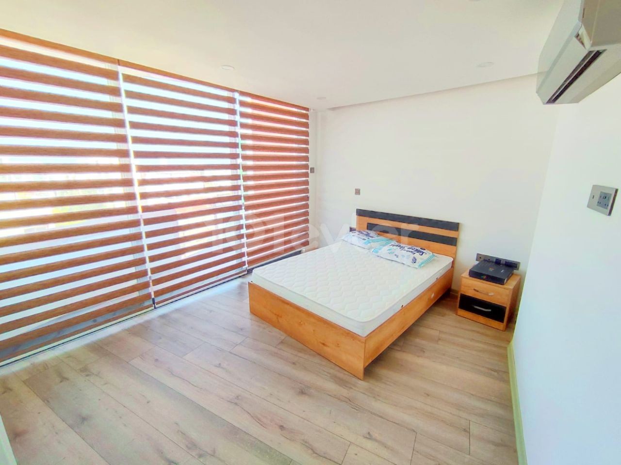 2 + 1 Rental Apartment With Newly Furnished Sea View on a Site With a Pool in the Center of Kyrenia ** 