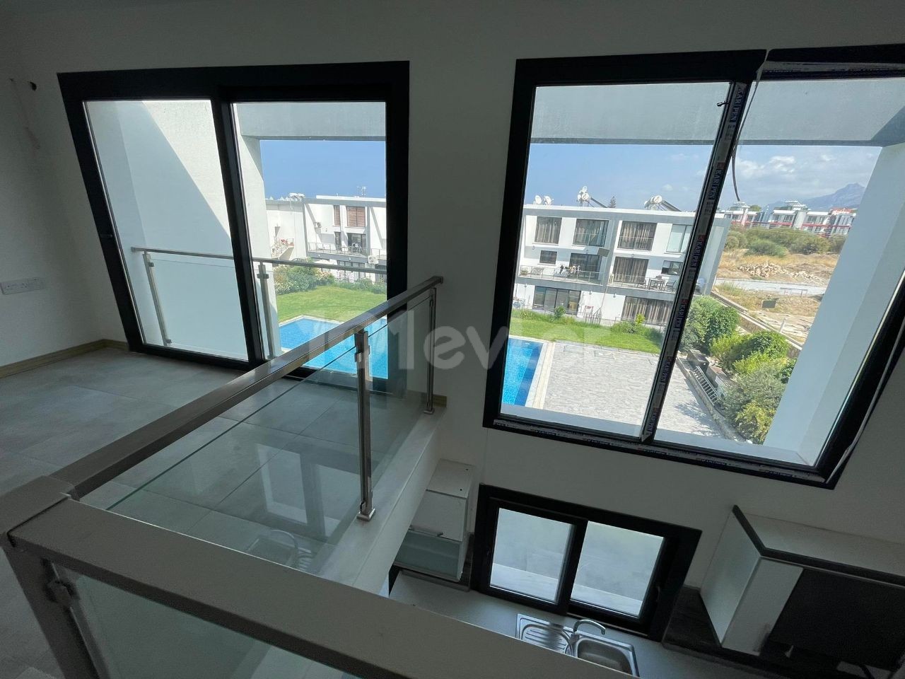 KIBRIS GİRNE ALSANCAK TA ANA CADDEYE YAKIN DUBLEX 1+1 YENİ DAİRE