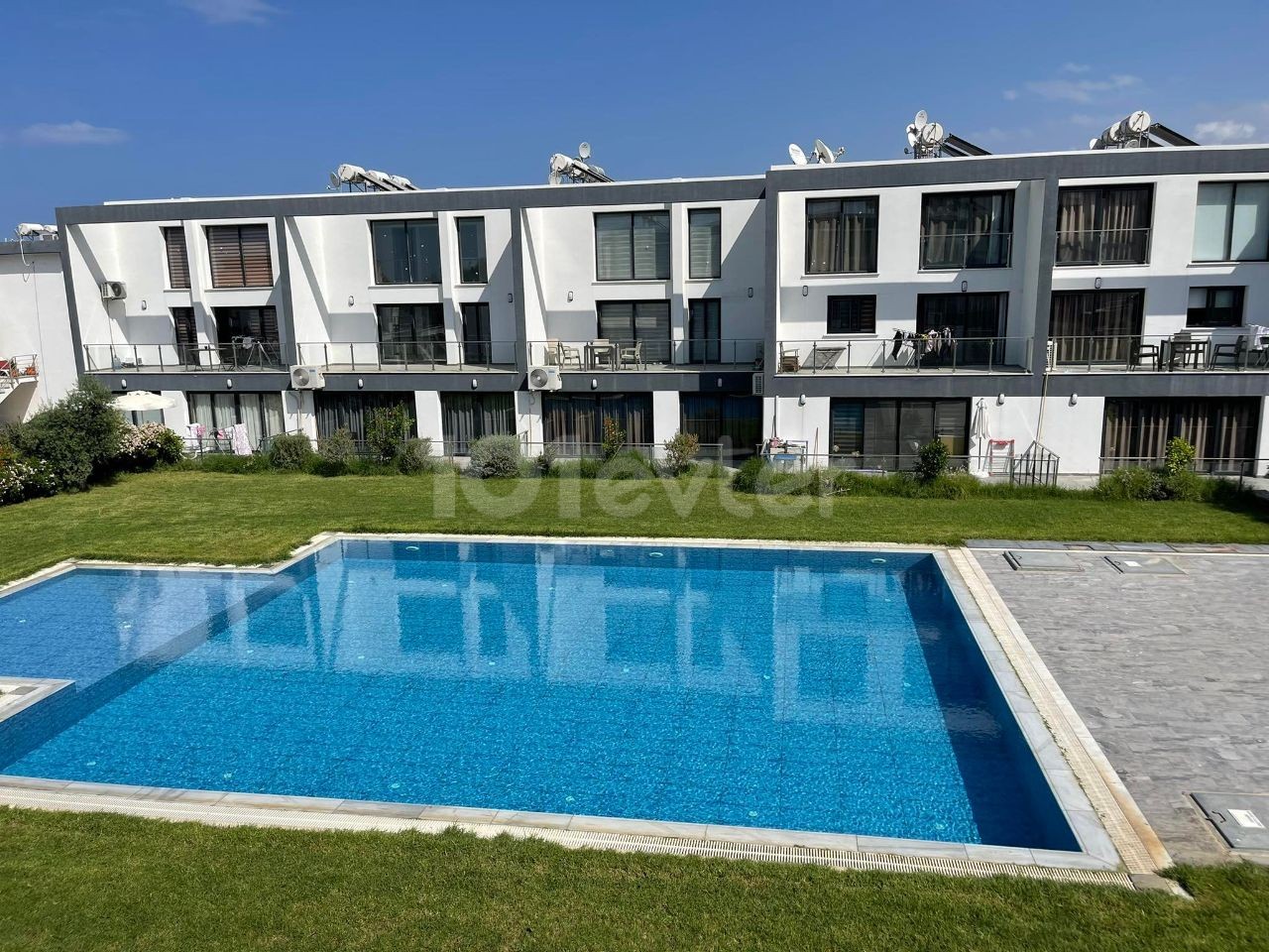 KIBRIS GİRNE ALSANCAK TA ANA CADDEYE YAKIN DUBLEX 1+1 YENİ DAİRE