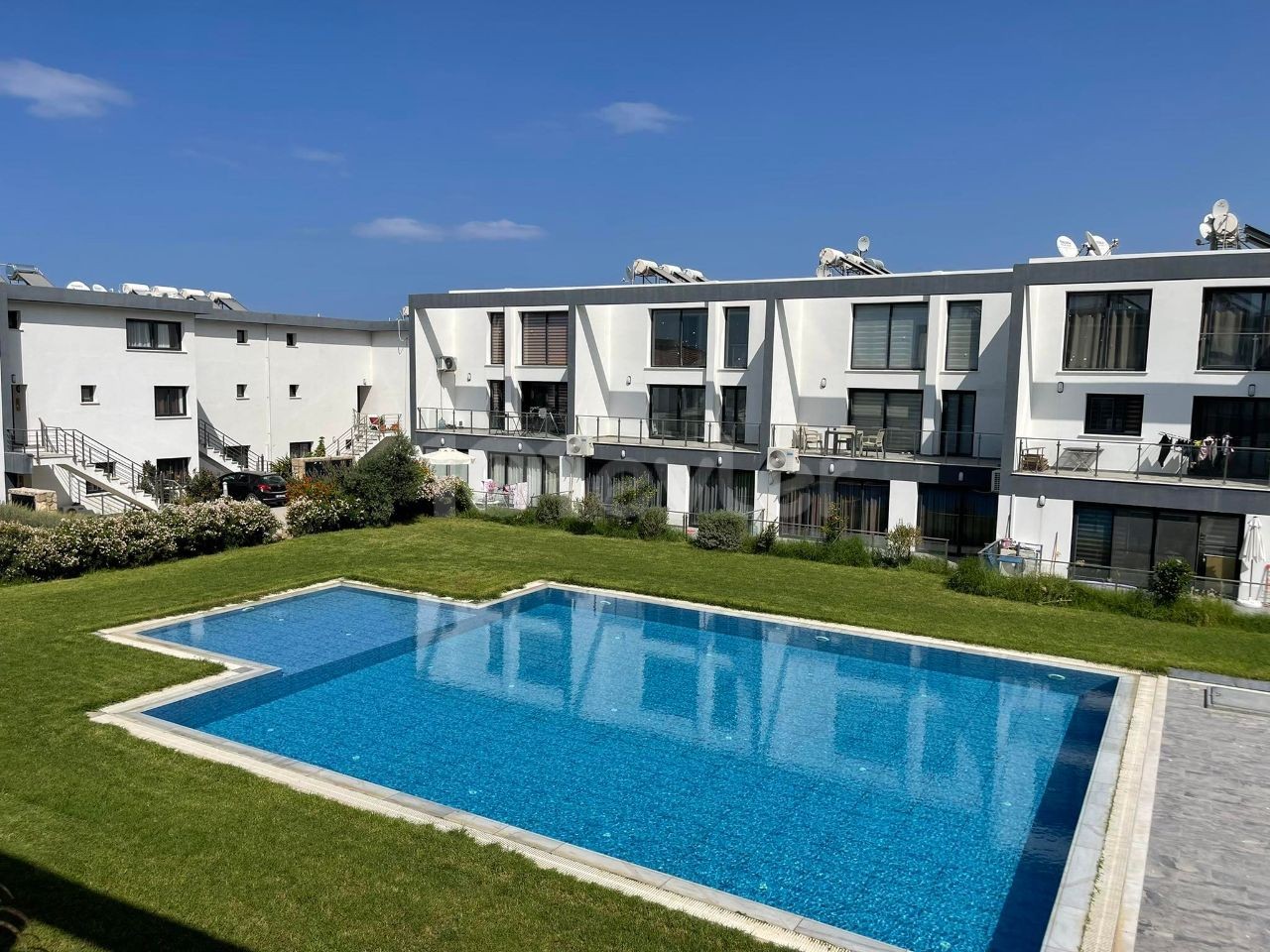 KIBRIS GİRNE ALSANCAK TA ANA CADDEYE YAKIN DUBLEX 1+1 YENİ DAİRE