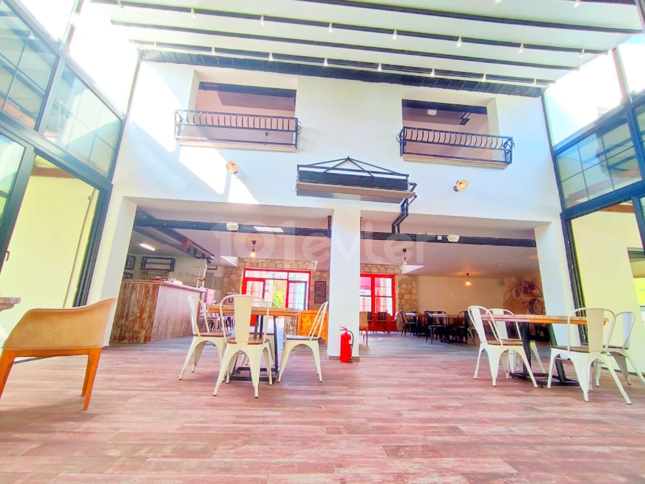 Business Center Mit Großer Fläche In Kyrenia Ozanköy ** 