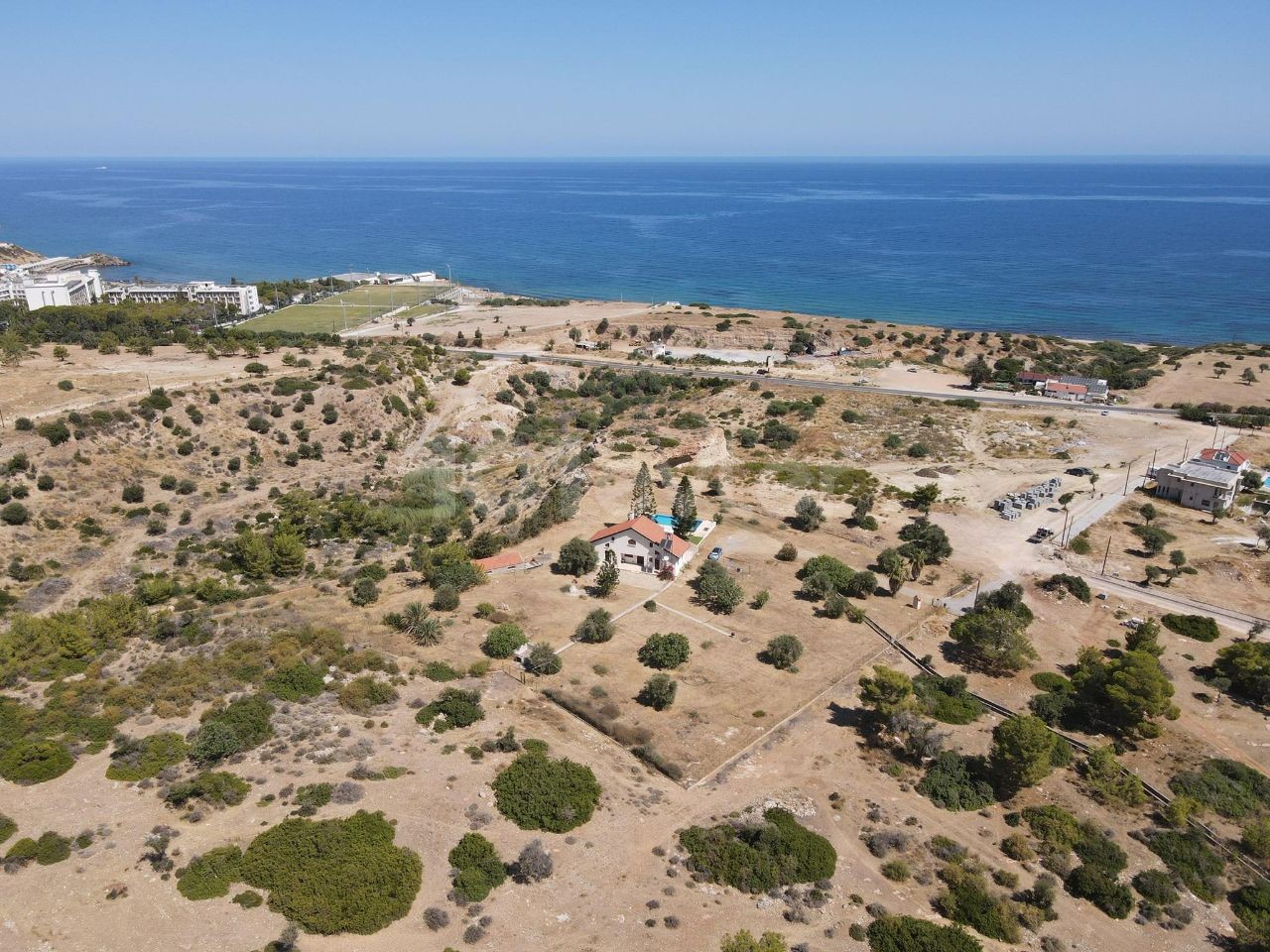 THE ONLY AUTHORIZED CYPRUS KYRENIA ÇATALKÖY 4 + 1 VERY SPECIAL FARM HOUSE IN A PLOT OF 6931 M2 WITH A FULL SEA VIEW OF Decapitation ** 