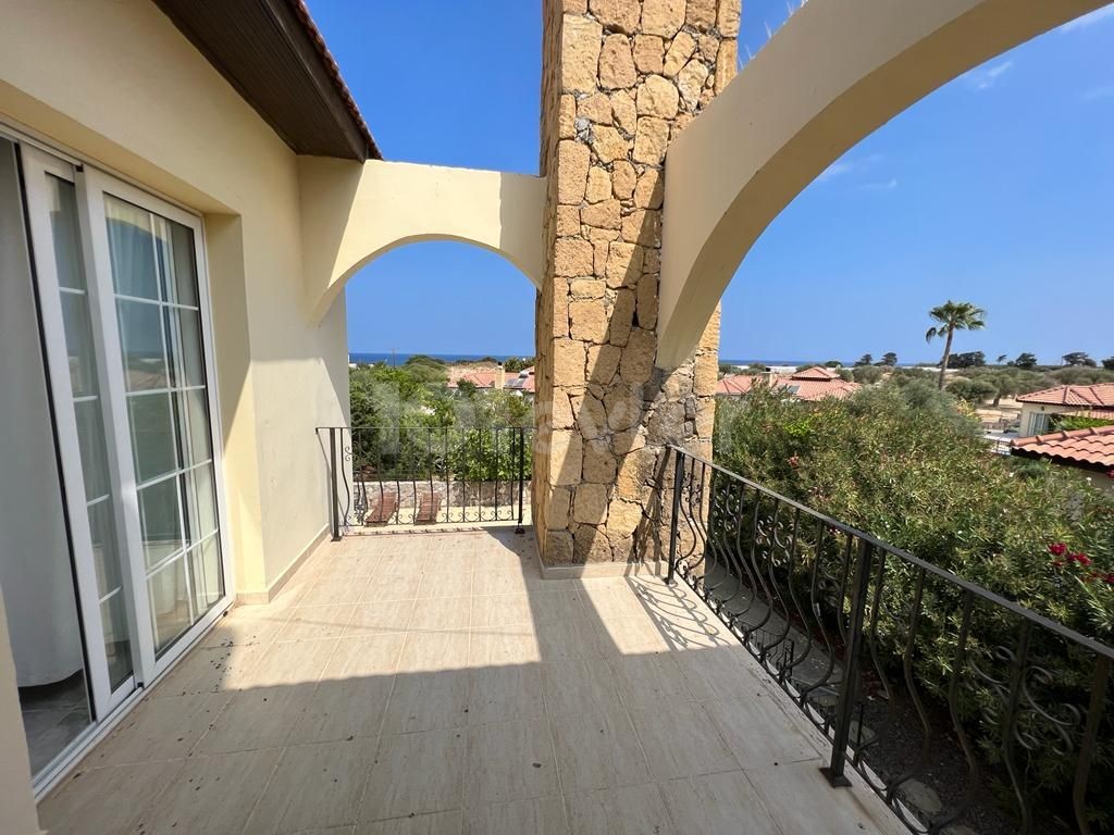 3 + 1 Villa mit Pool zu verkaufen in Kyrenia Ozanköy ** 