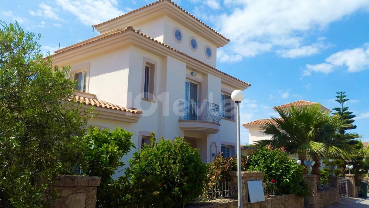 3 + 1 Villa mit Pool zu vermieten in der Gegend von Kyrenia Karaoğlanoğlu