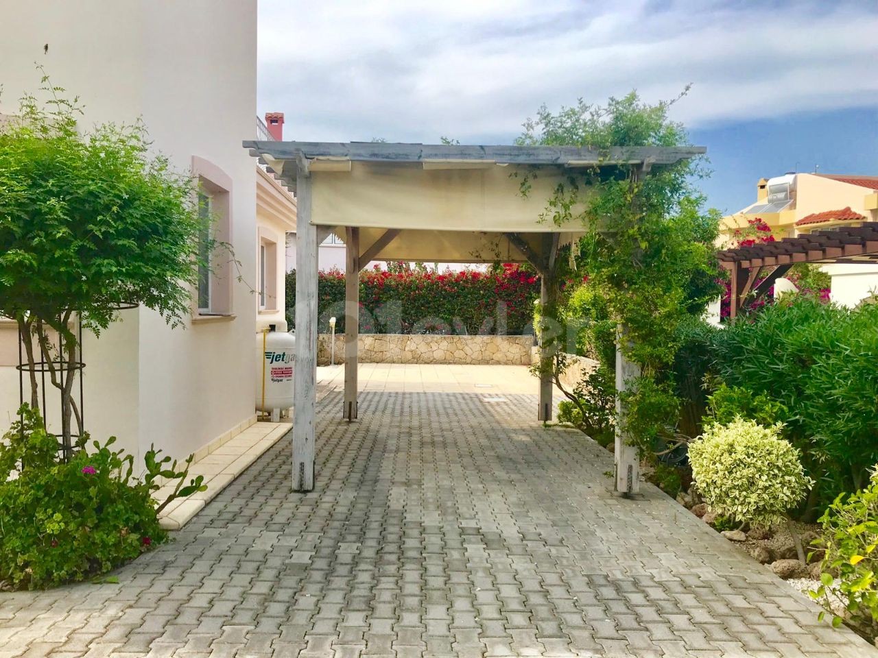 3+1 Villa with Pool for Rent in Kyrenia Karaoğlanoğlu Area