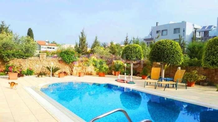 3+1 Villa with Pool for Rent in Kyrenia Karaoğlanoğlu Area