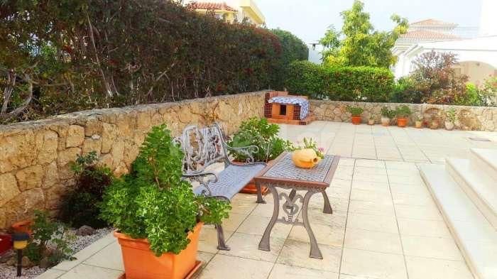 Kıbrıs Girne Karaoğlanoğlu Bölgesinde Kiralık  3+1 Havuzlu Villa