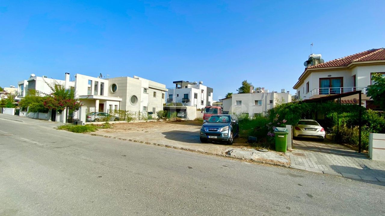 GRUNDSTÜCKE ZUM VERKAUF IN ZYPERN NICOSIA YENIKENT REGION GEEIGNET FÜR DEN VILLENBAU