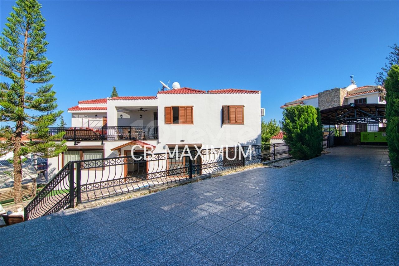 TEK YETKİLİ ! KKTC Kıbrıs'ın Gözbebeği Bellapais'de Full Deniz Manzaralı Ultra Lüks 4+2 Özel Tasarım Villa