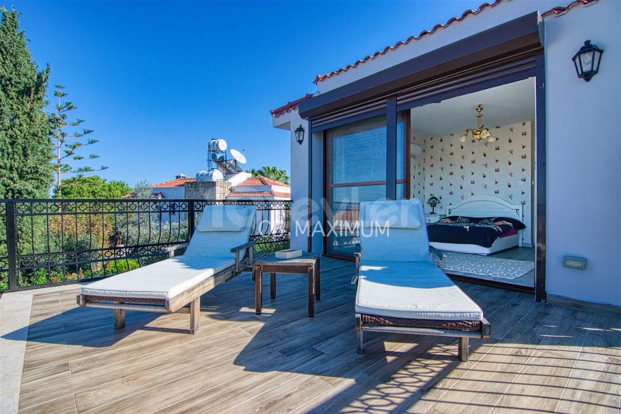 TEK YETKİLİ ! KKTC Kıbrıs'ın Gözbebeği Bellapais'de Full Deniz Manzaralı Ultra Lüks 4+2 Özel Tasarım Villa