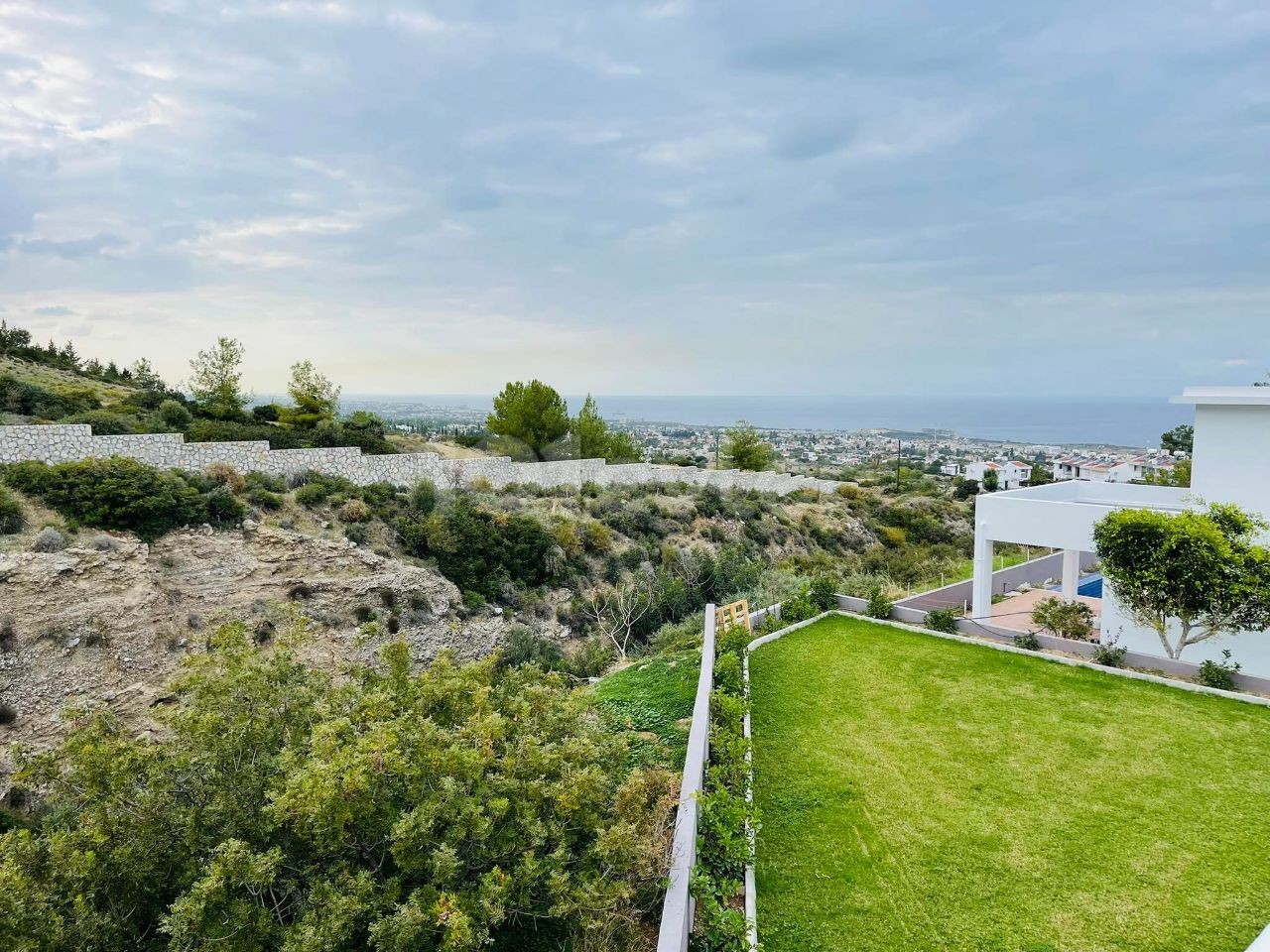 3+1 VERY SPECIAL VILLA WITH POOL WITH UNBEATABLE SEA VIEW IN OZANKOY, CYPRUS GIRNE