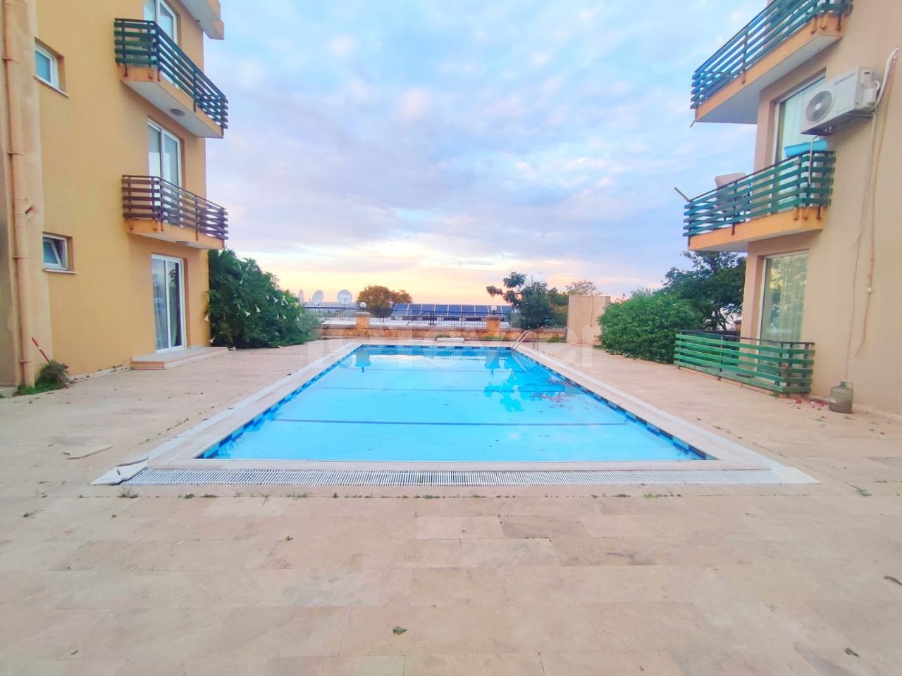 Girne Laptada Geniş Alanlı Full Deniz Manzaralı Ensuite 2+1 Daire 