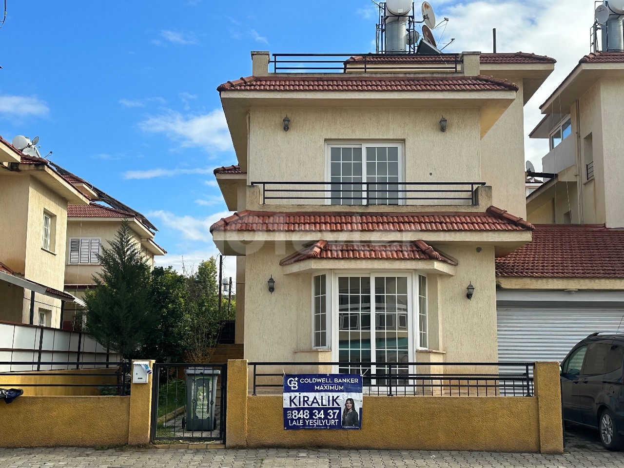 3-stöckiges Haus zur Miete mit Gewerbeschein im Dumlupinar-Gebiet von Lefosada