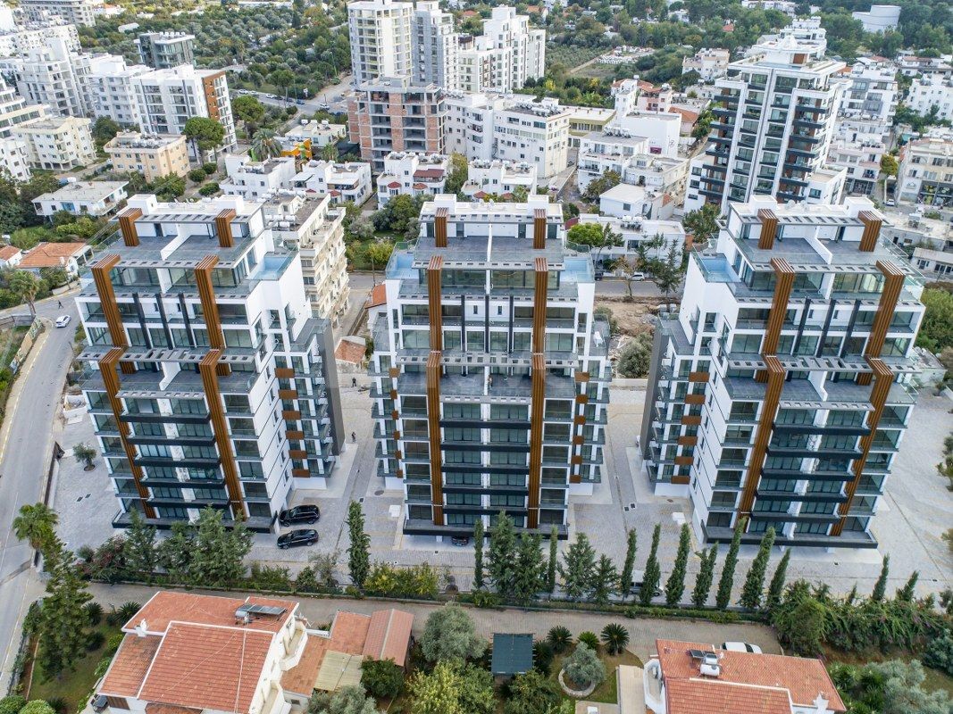 KKTC Girne Merkezde Site İçerisinde Eşyalı Satılık 2+1 Türk Malı Daire