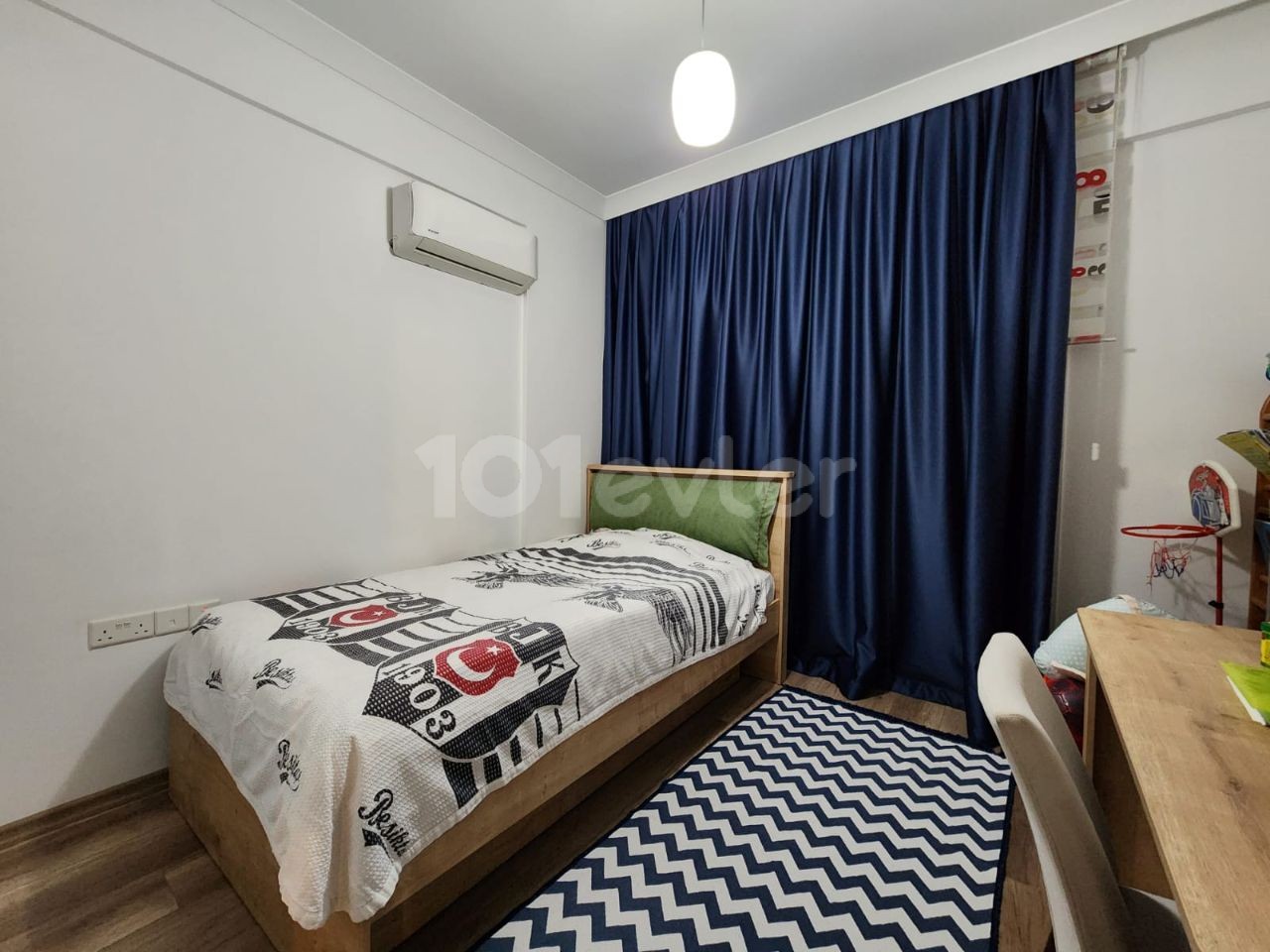 Türkisch hergestellte 3 + 1-Wohnung zum Verkauf mit Meerblick im Zentrum von Kyrenia, TRNC