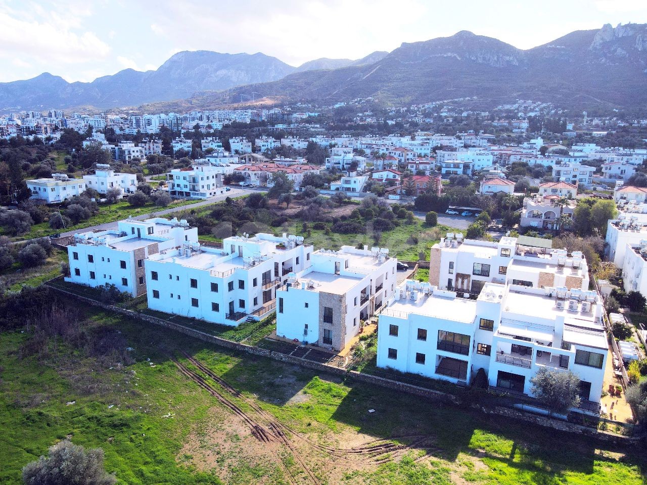 Zypern, Kyrenia, 3+1 Wohnung zum Verkauf mit Gemeinschaftspool, vollem Meerblick, großzügiger Fläche in Olive Grove