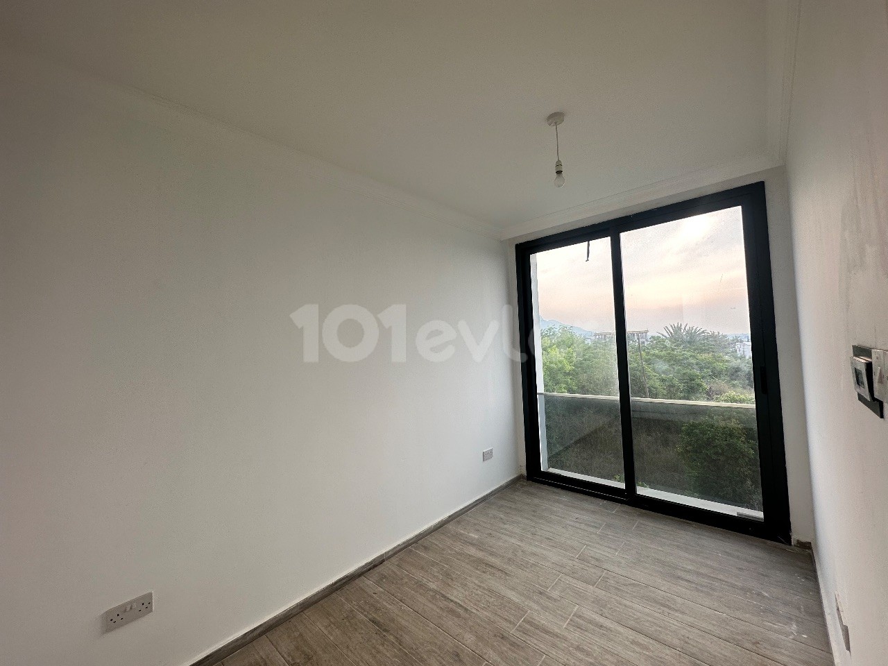 Flat for rent in a complex with a pool in Lapta