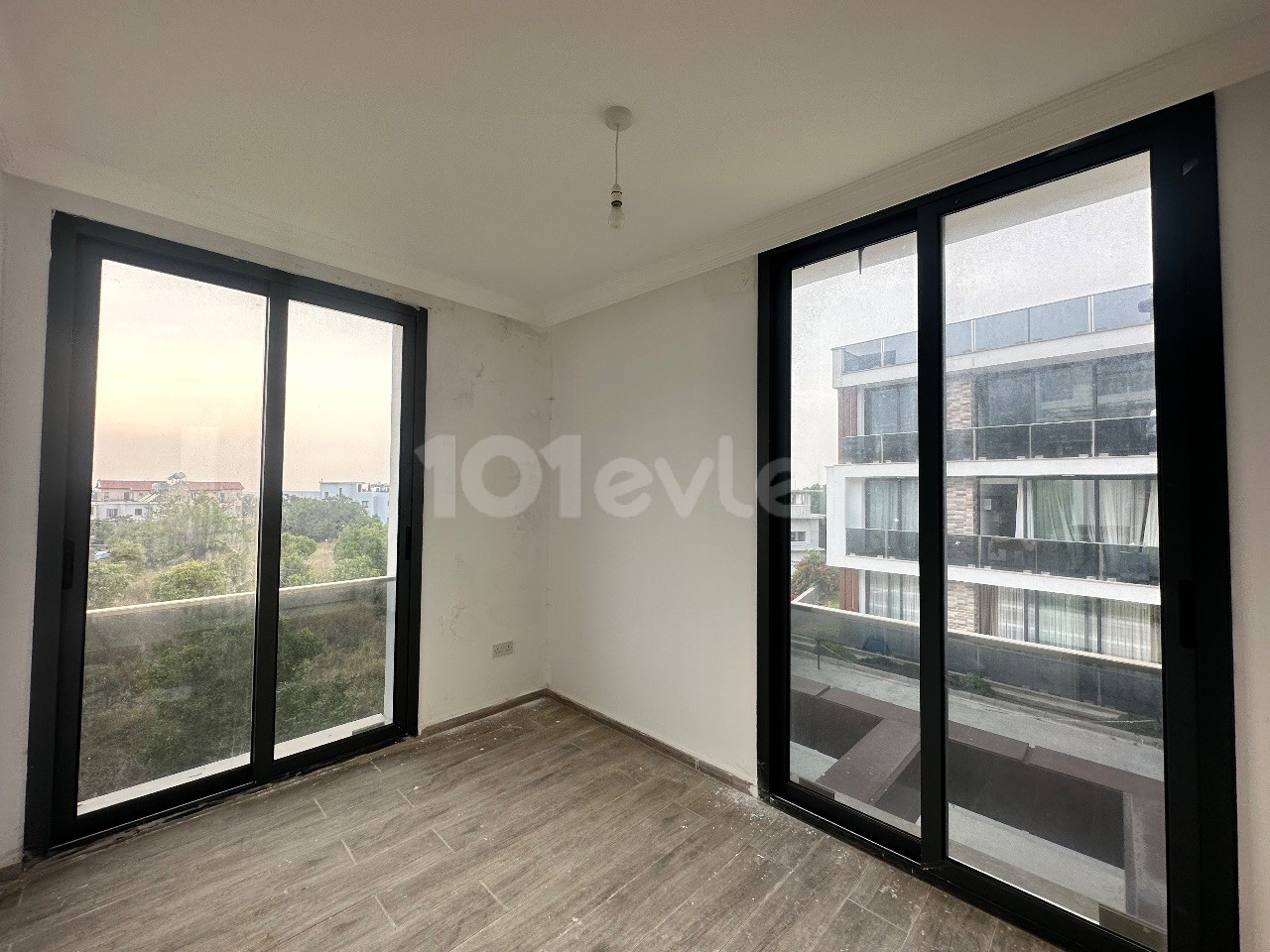 Flat for rent in a complex with a pool in Lapta