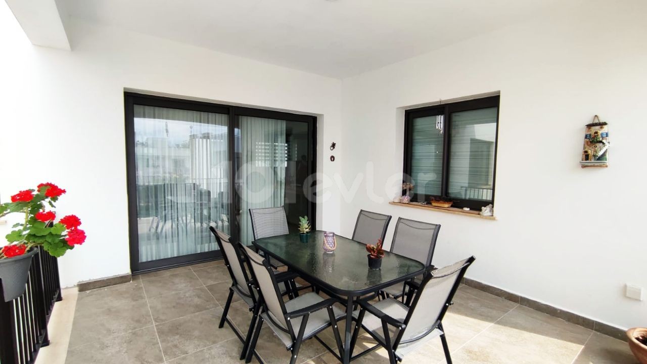 3+1 Wohnung zum Verkauf in der Region Kyrenia Zeytinlik, Zypern, mit Gemeinschaftspool, komplett möbliert, Meerblick, großer Nutzungsbereich