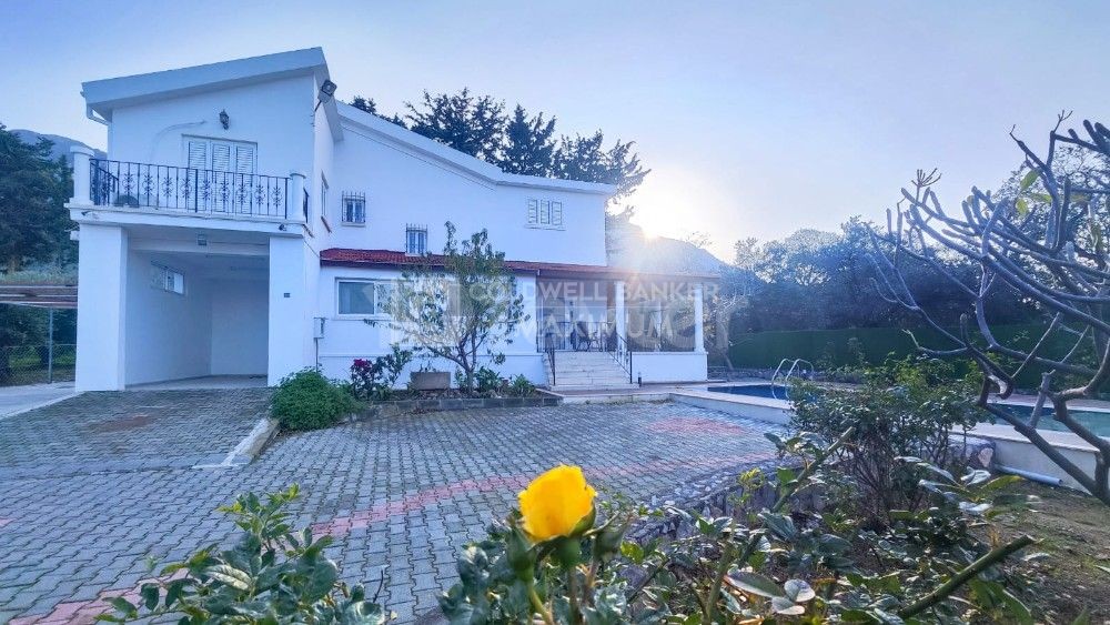 Girne Lapta Bölgesinde Özel Havuzlu Kiralık 4+2 Villa