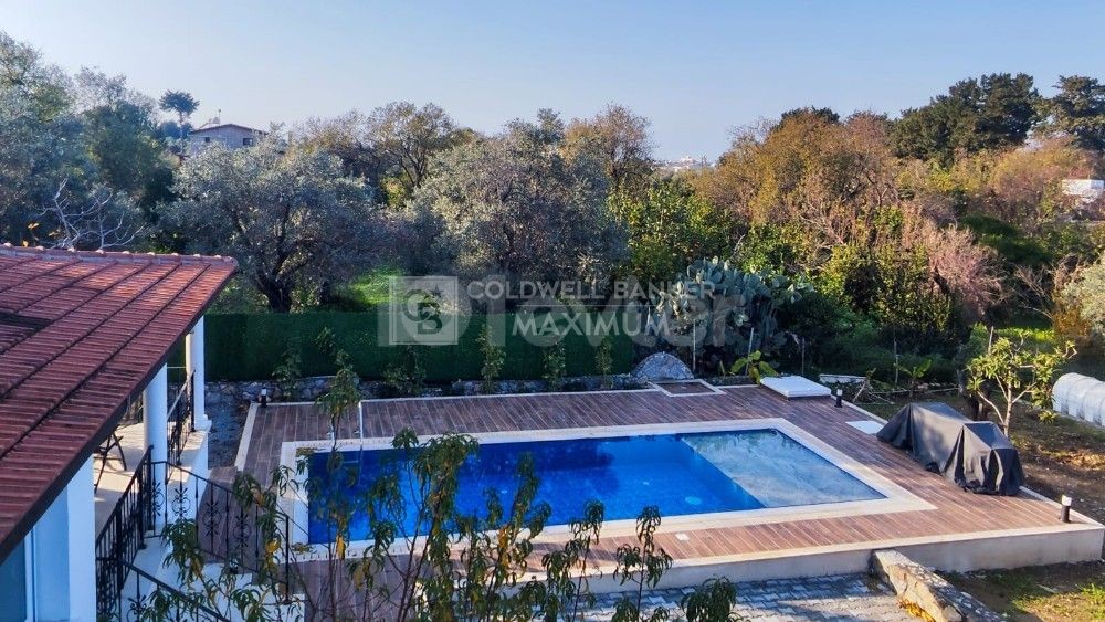 Girne Lapta Bölgesinde Özel Havuzlu Kiralık 4+2 Villa