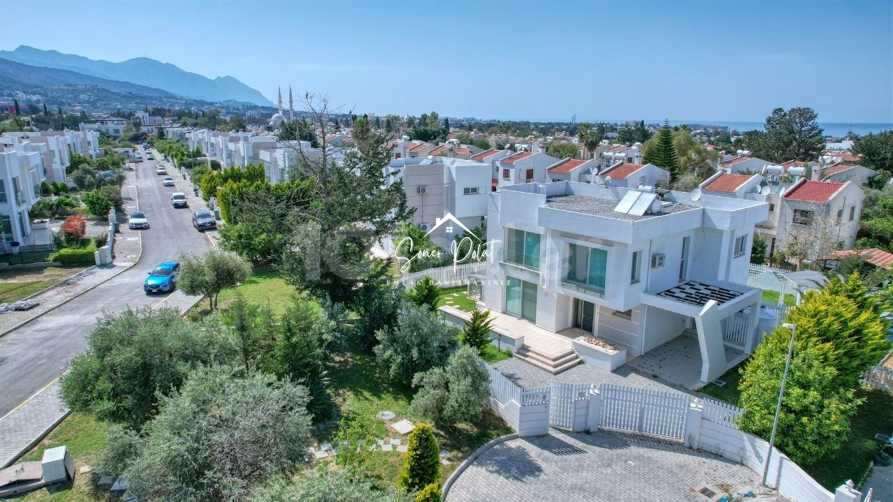 3+1 Luxury Detached Villa for Rent in Girne Karaoğlanoğlu Lemon Park Site