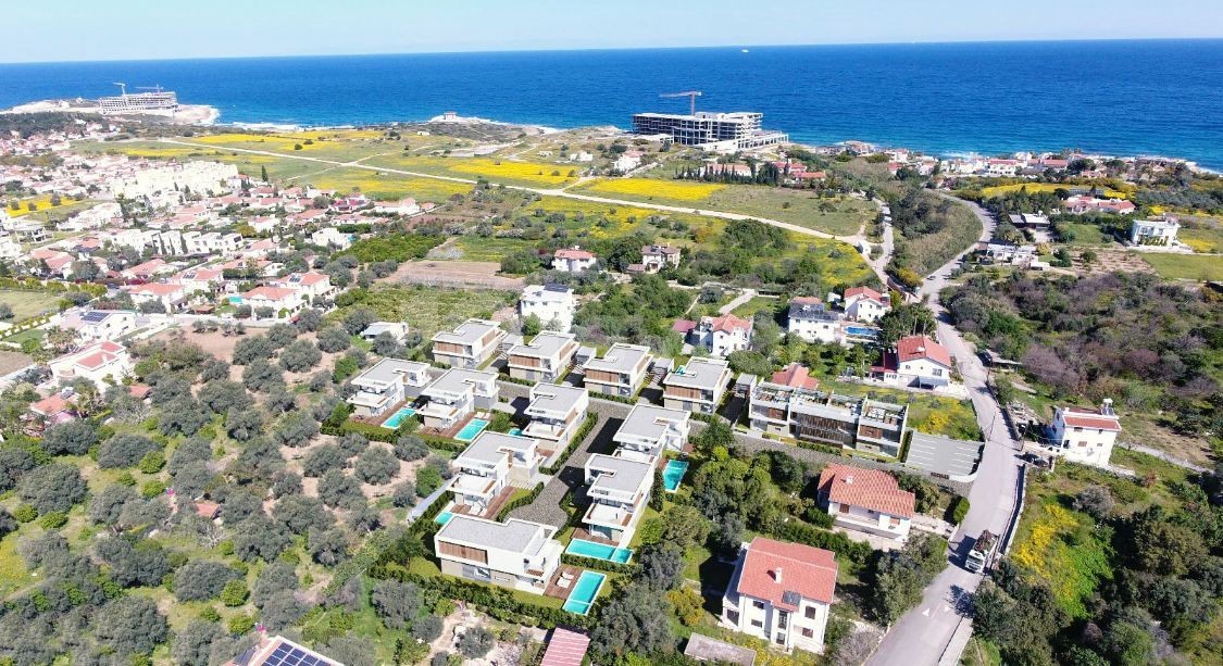Роскошные виллы 4+1 с частным бассейном на участке в Кирении, регион Чаталкёй, Кипр