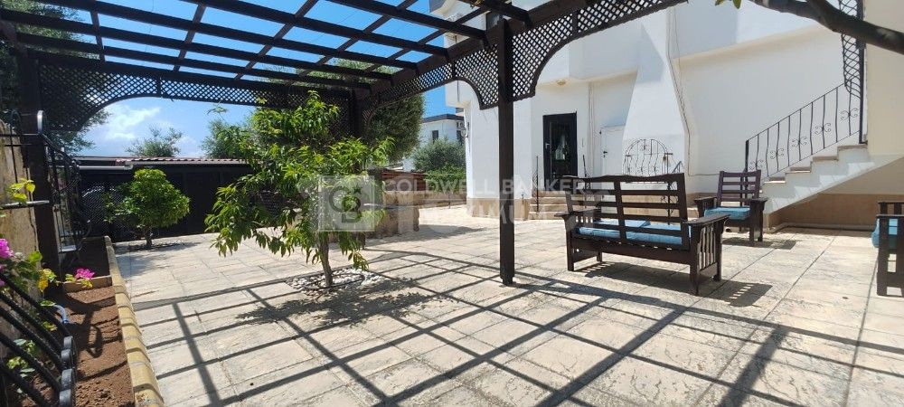 4+1 Villa zu vermieten mit privatem Pool und Landschaft in Çatalköy, Kyrenia