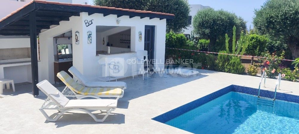 4+1 Villa zu vermieten mit privatem Pool und Landschaft in Çatalköy, Kyrenia