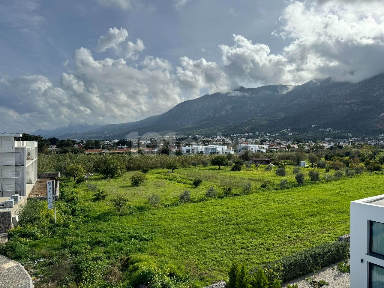 Особая вилла с частным бассейном, в нескольких минутах ходьбы от моря в Кирении, Кипр