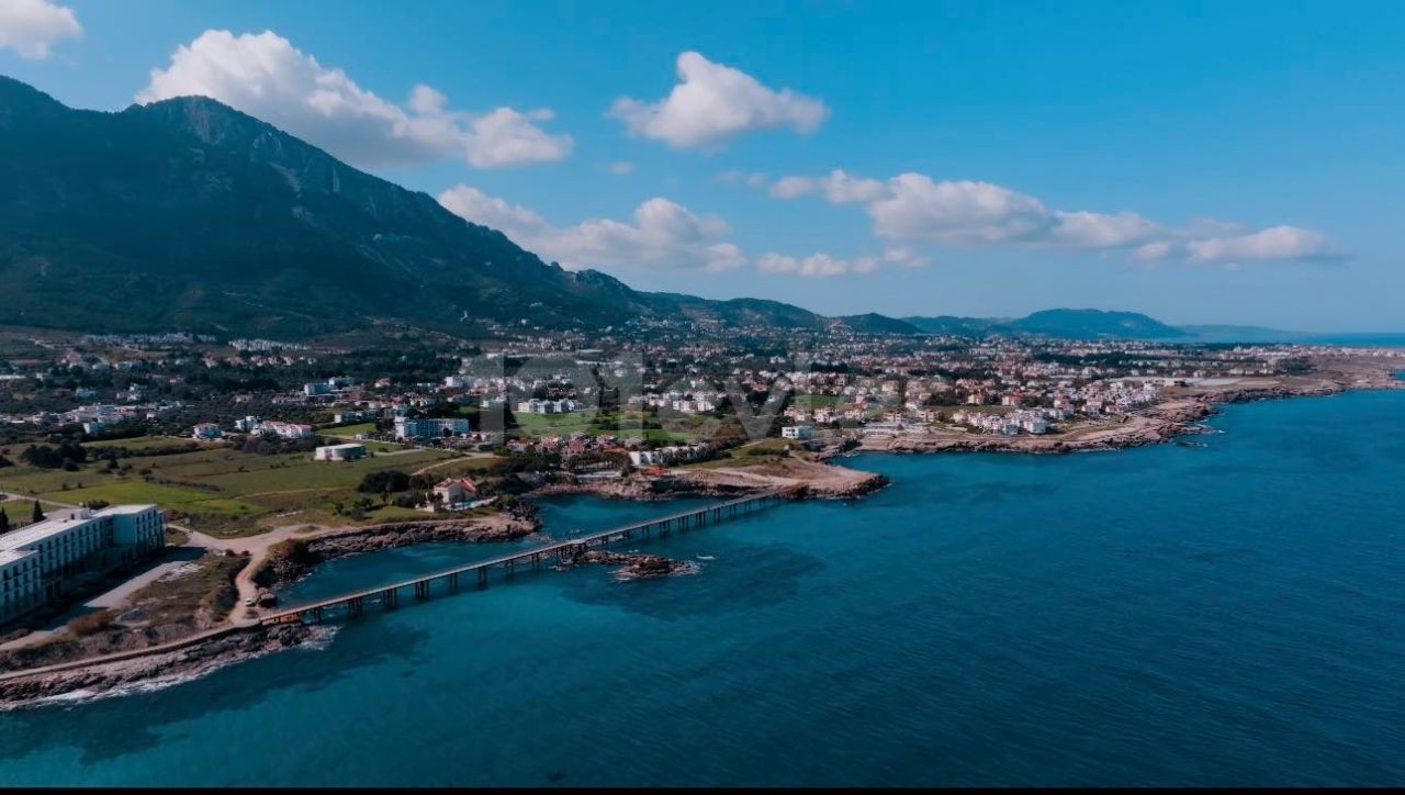 Kaçırılmayacak Fırsat Ödeme Planlı Kıbrıs Girne Karşıya da Denize Yürüme Mesafesinde  Özel Plajlı  Site de Havuzlu Çok Özel Villa
