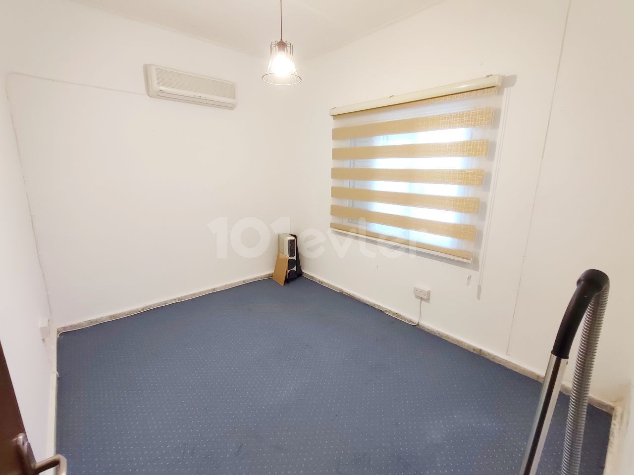 Girne Merkezde Kiralık Bahçeli ve Ticari 3+1 İkiz Ev 