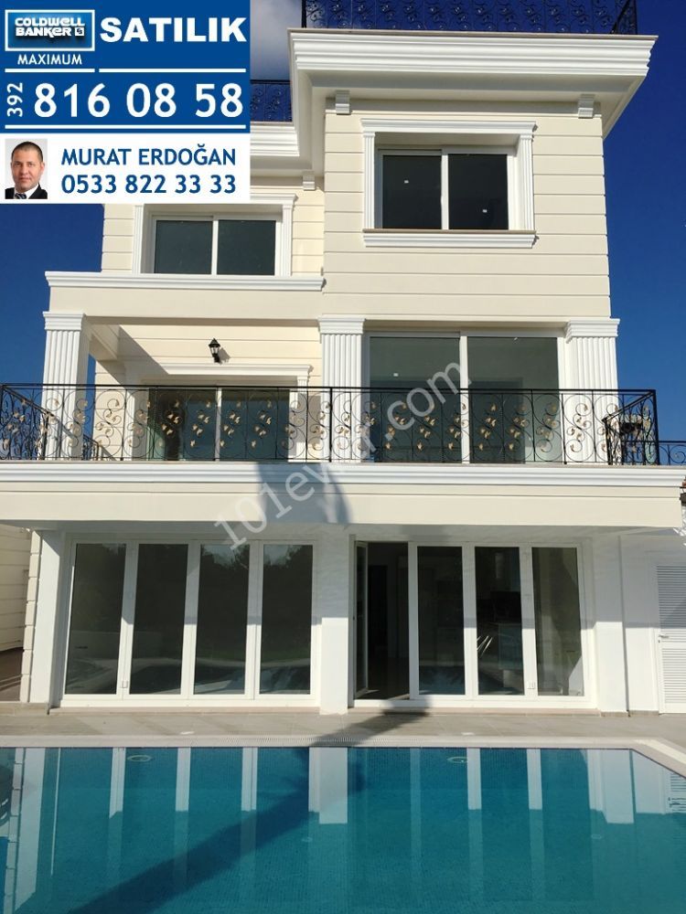 Girne Zeytinlik'te Mükemmel Lokasyonda Triplex Modern Satılık Villa