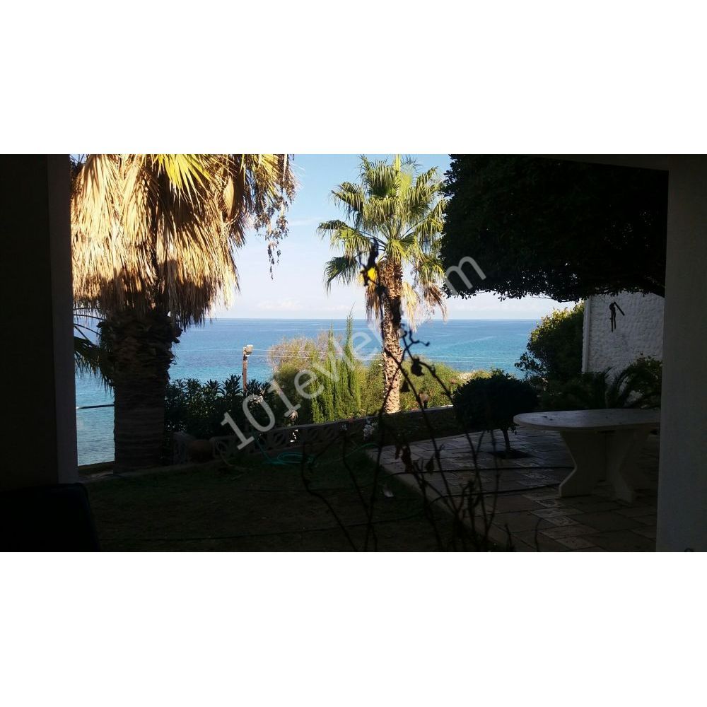 Girne Alsancak Bölgesinde Denize Sıfır Villa- RANA SHAIL 0533 869 9602